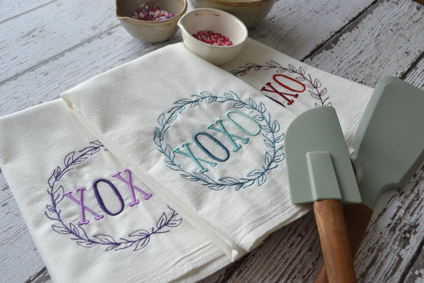 XOXO laurel Floursack Towel - Valentine's Day