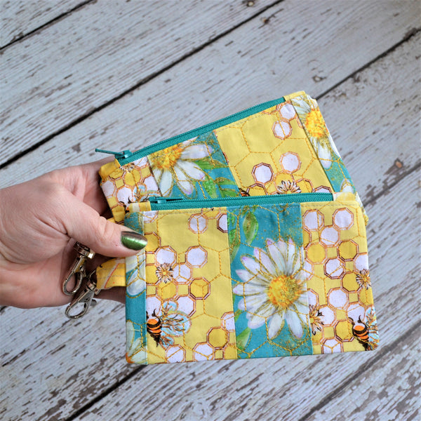 Quilted Daisies & Bees Coin Purse