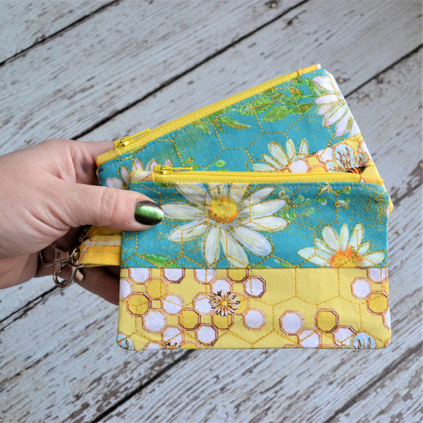 Two-Tone Daisy & Bees Coin Purse