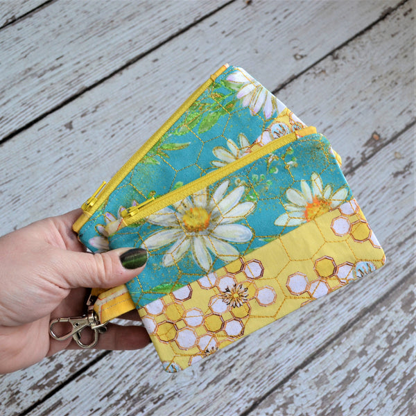 Two-Tone Daisy & Bees Coin Purse