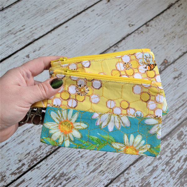 Two-Tone Daisy & Bees Coin Purse