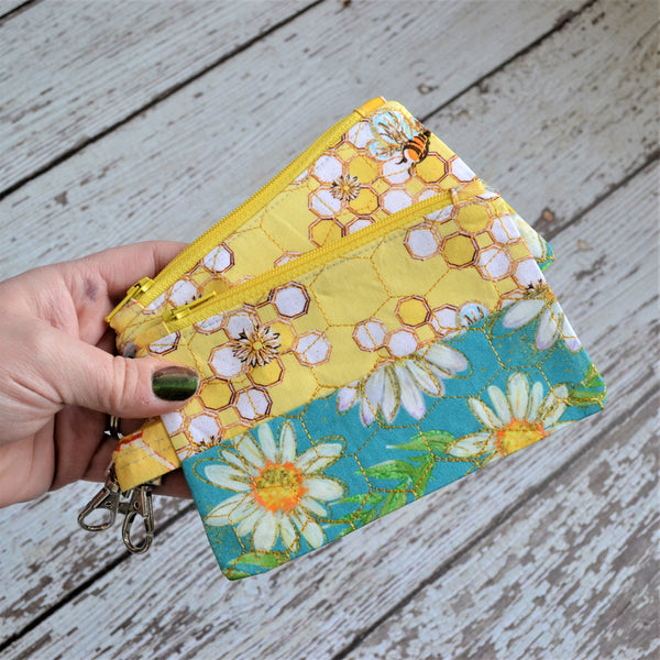 Two-Tone Daisy & Bees Coin Purse