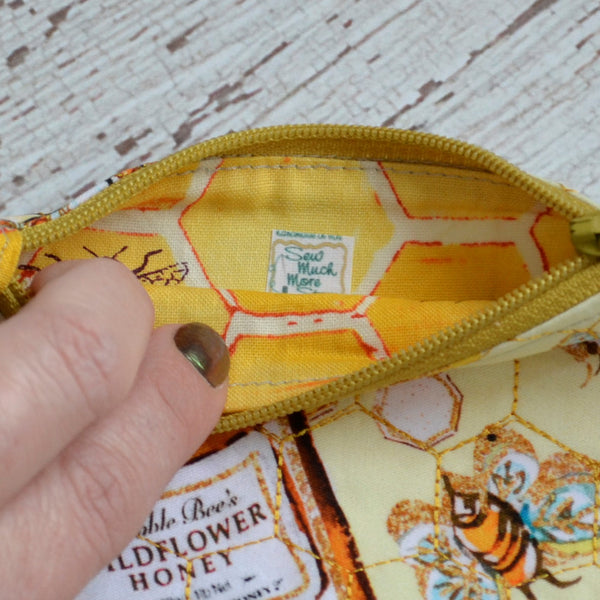 Two-Tone Daisy & Bees Coin Purse