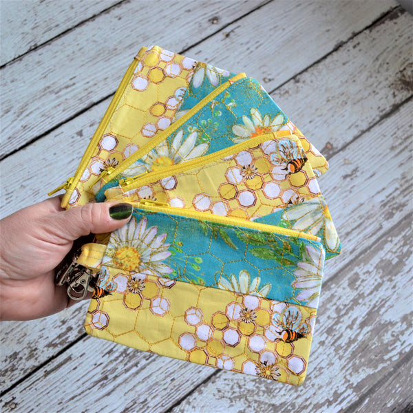 Two-Tone Daisy & Bees Coin Purse