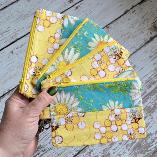 Two-Tone Daisy & Bees Coin Purse